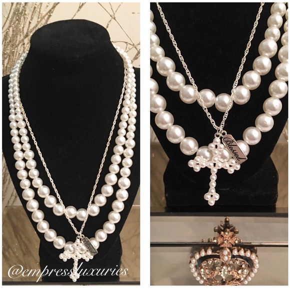 Jewelry - Blessed Cross Pearls✨✨